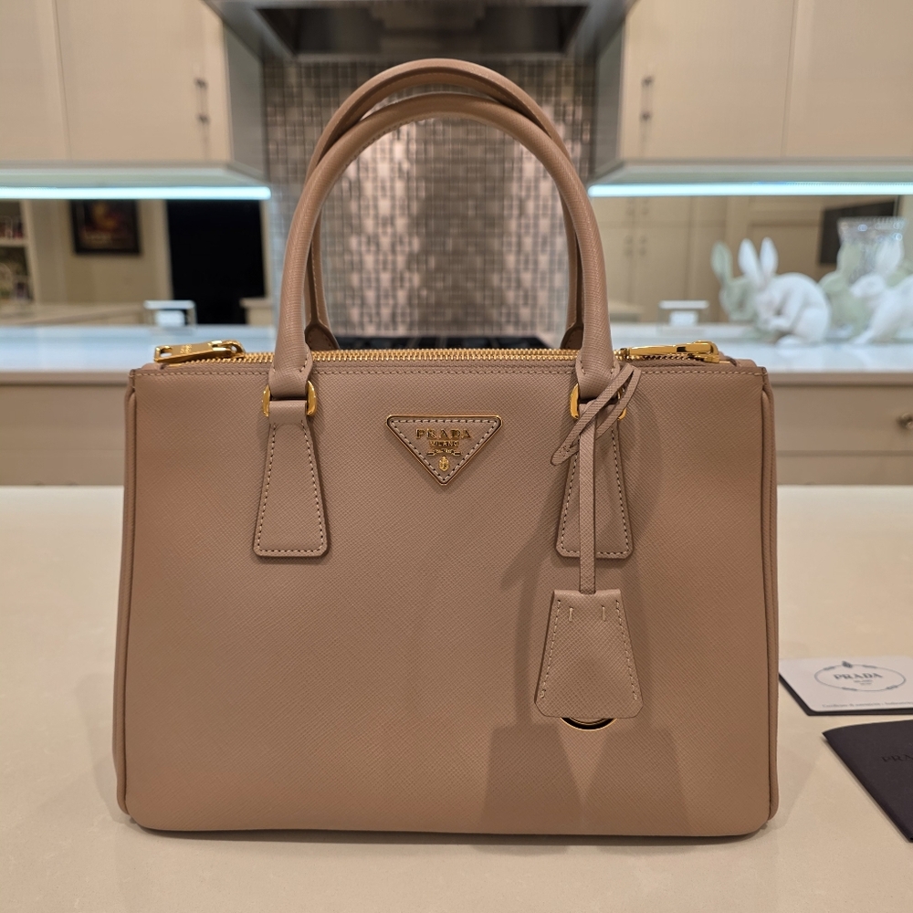 💯 Authentic Prada | Galleria Medium Saffiano Leather bag